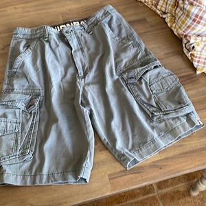 Men’s Union Bay Grey Cargo Shorts Size 38 Like New